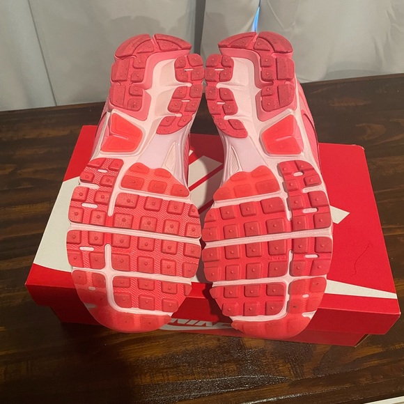 Nike Zoom Vomero 5 shoes - Picture 7 of 8